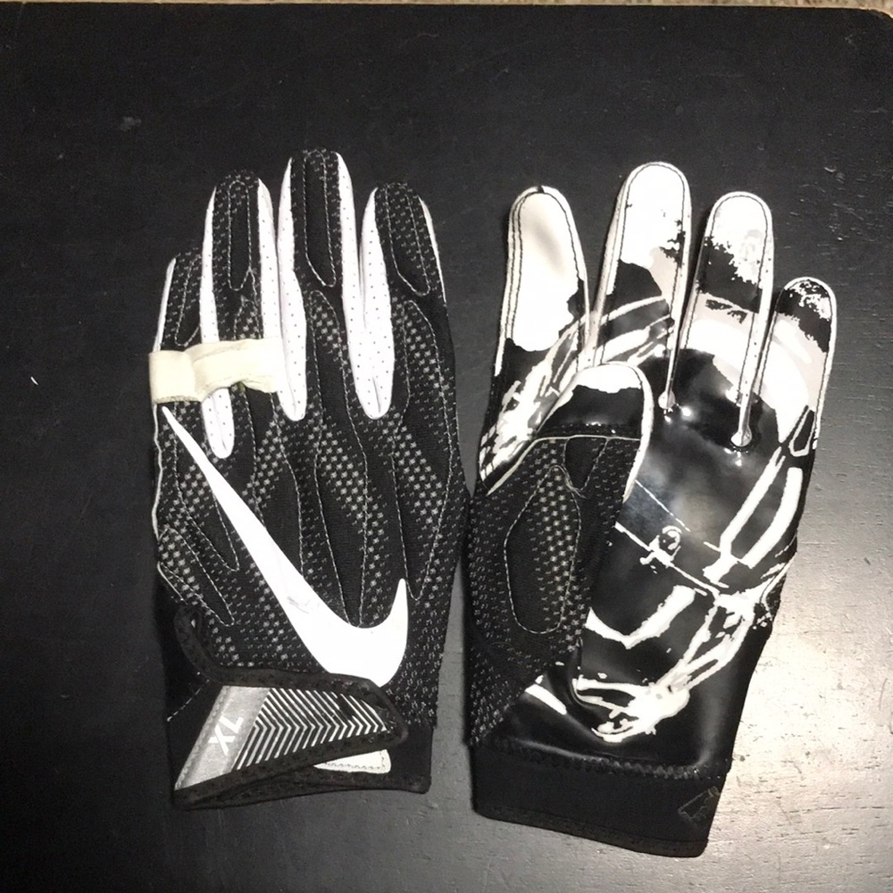 Nike Men's Black and White Football Gloves Size XL